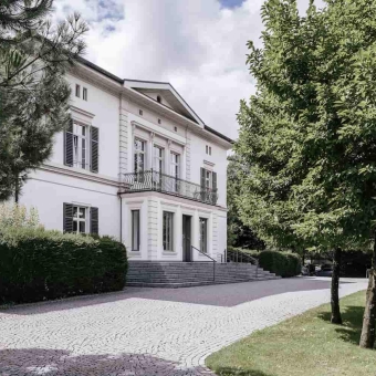 Außenansicht der BTV Bank Filiale Feldkirch in der Bahnhofstraße 8